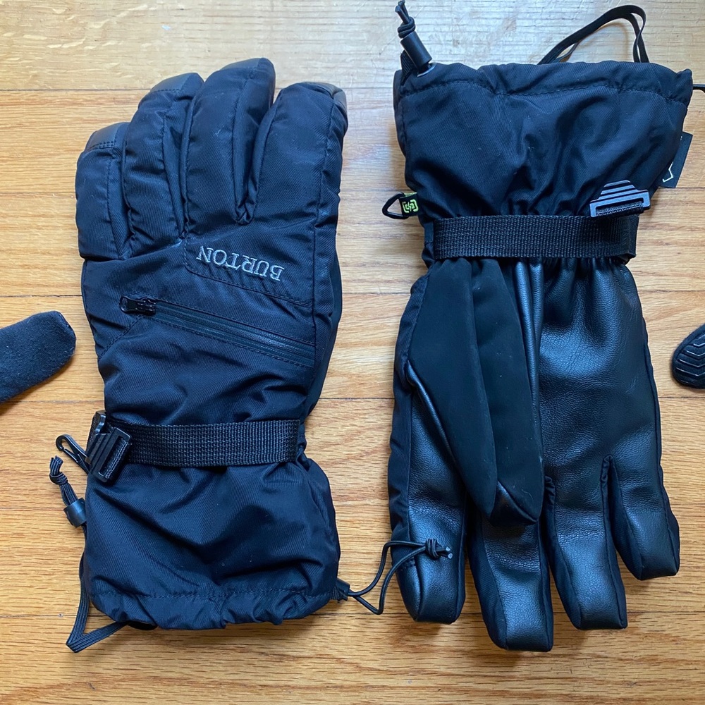 Button Gore-Tex Snowboard Gloves with removable touchscreen liners